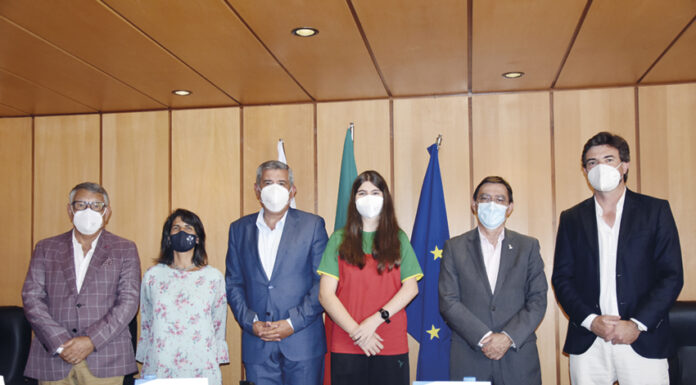 Caldas deseja boa sorte a atleta paralímpica