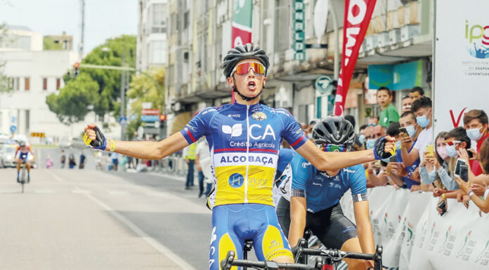 Tiago Santos (Alcobaça) festeja título em Santarém
