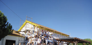 Mais de 80 voluntários recuperam centro de convívio da Areirinha