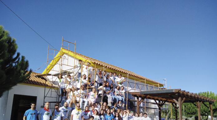 Mais de 80 voluntários recuperam centro de convívio da Areirinha