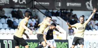 Caldas ganha dérbi perfeito