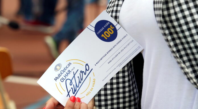 MultiOpticas entregou cheques visão na EB do Bairro dos Arneiros