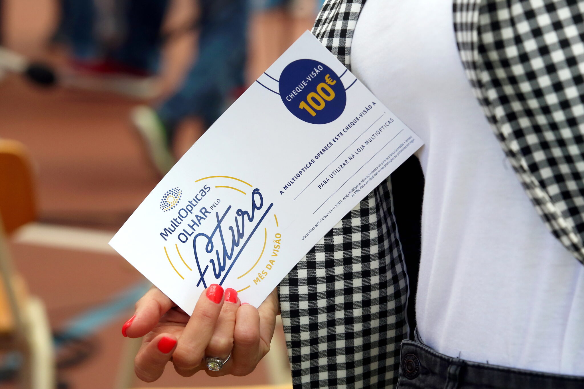 MultiOpticas entregou cheques visão na EB do Bairro dos Arneiros