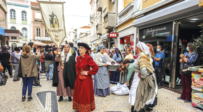 Grupos de folclore e gaiteiros levaram a cultura popular ao coração da cidade