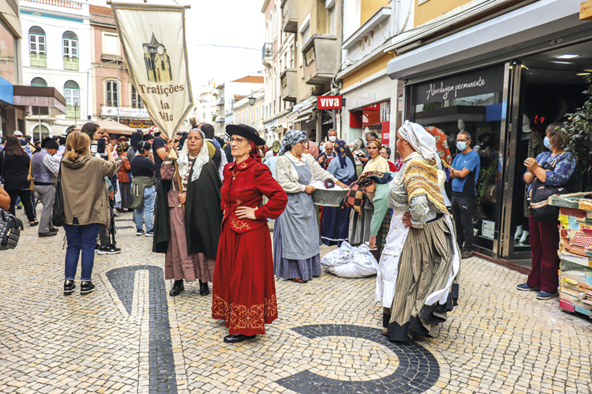 Grupos de folclore e gaiteiros levaram a cultura popular ao coração da cidade