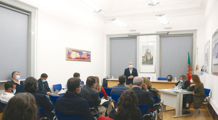 Repetição da tomada de posse no Pópulo causa polémica