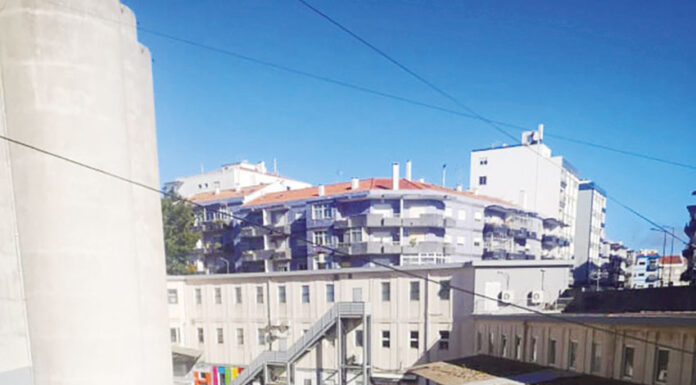 Caldas da Rainha: Feira de Livro Usado e de Artesanato no exterior dos Silos