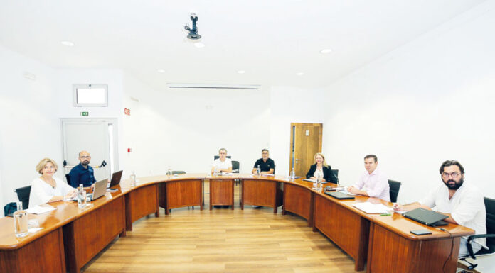 Vereador da CDU questiona investimentos na promoção da Nazaré