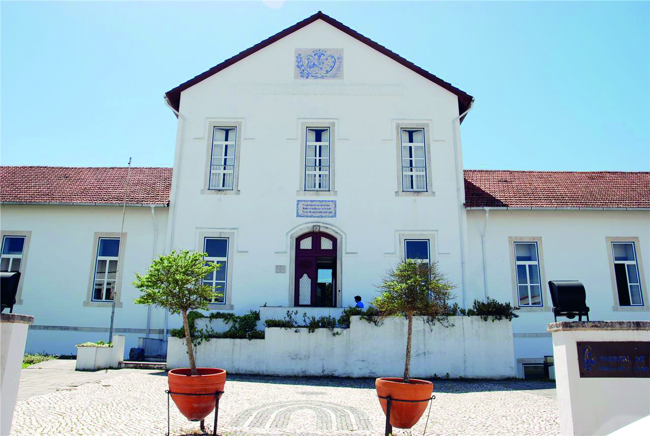 Alcobaça: Avança obra de pavimentação no acesso à urgência do Hospital