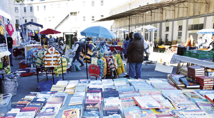 Espaço da Ceres acolheu primeira Feira do Livro Usado e Artesanato