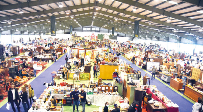 Velharias e antiguidades continuam a atrair muito público à Expoeste