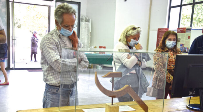 A foice e o martelo escondidas na parede durante 40 anos