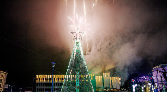 Caldenses saíram massivamente à rua para assistir ao espetáculo que marcou o arranque dos festejos de Natal
