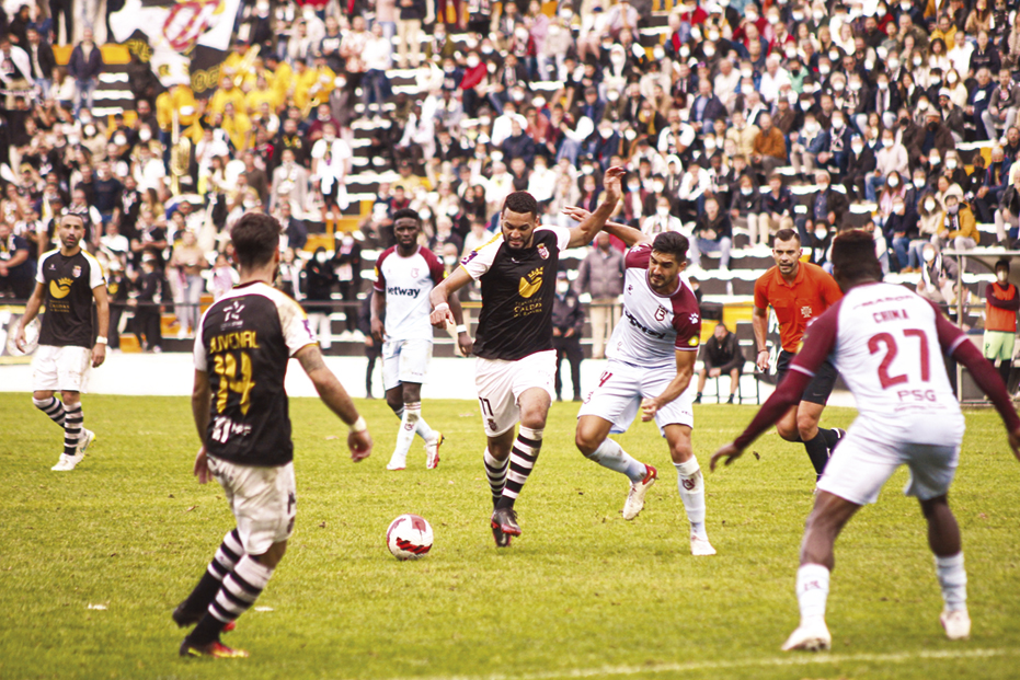 Futebol: Perder assim até custa menos
