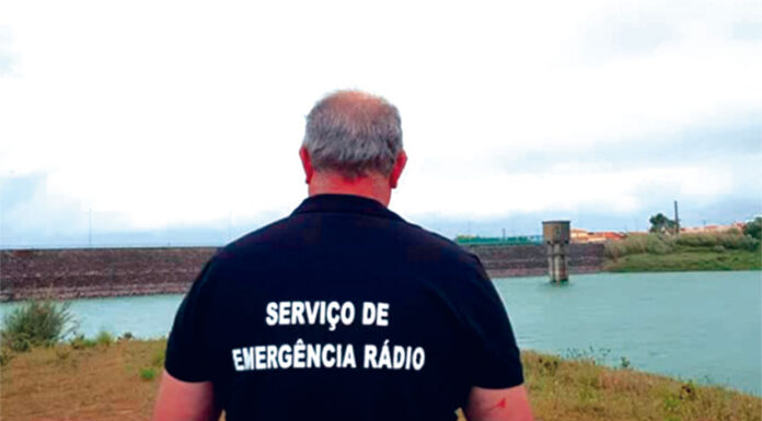 Serviço de Emergência Rádio disse “pronto”