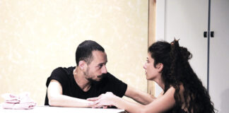 Teatro da Rainha estreia “Pertinho da Torre Eiffel”