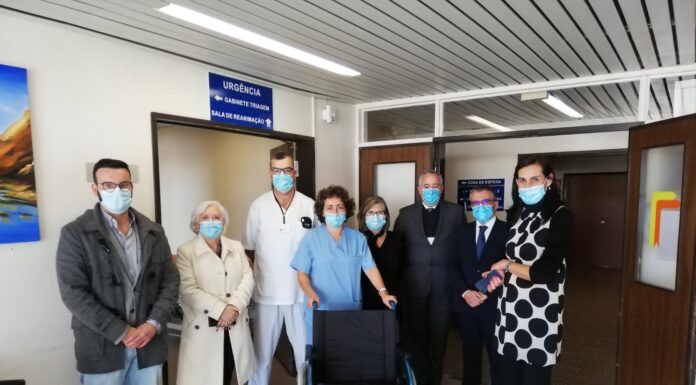 Junta de Freguesia de Ferrel oferece cadeira de rodas ao CHO