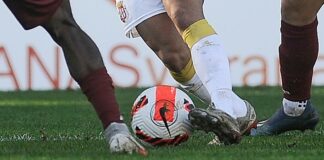 Futebol: Caldas B goleia fora e assume liderança