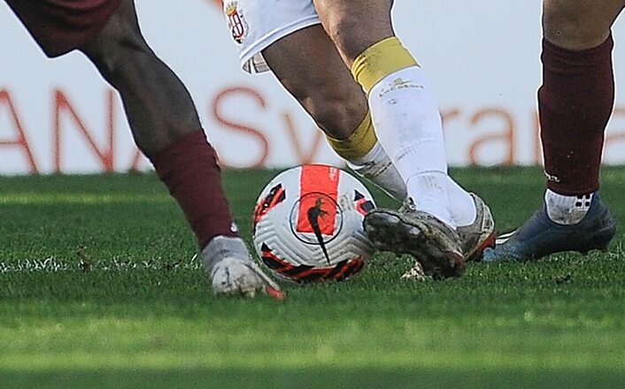 Futebol: Caldas B goleia fora e assume liderança