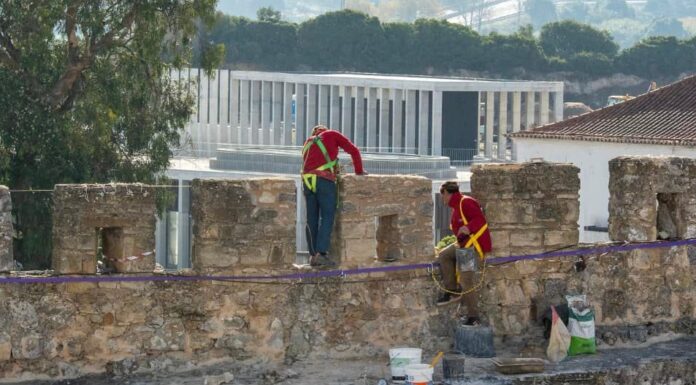 Terminada reconstrução de merlões no castelo de Óbidos