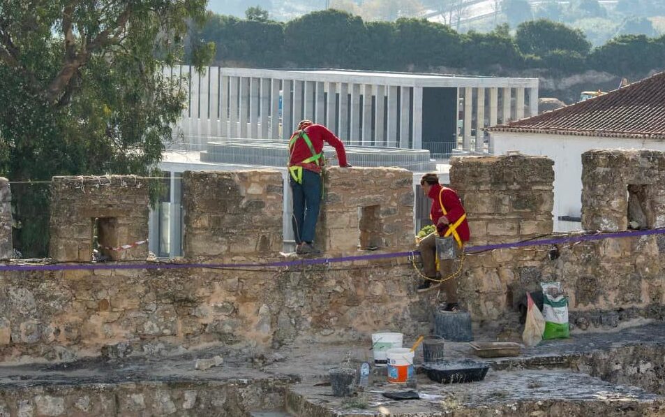 Terminada reconstrução de merlões no castelo de Óbidos