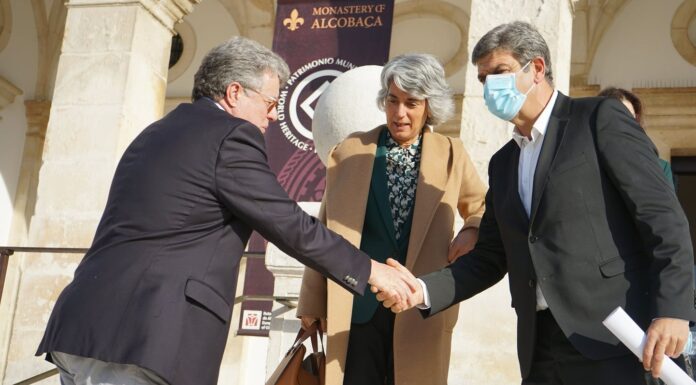 Câmara de Alcobaça reclama recuperação do telhado do Mosteiro de Coz