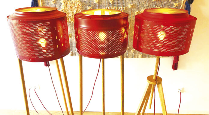 Oficina 8 recicla peças para criar novos objetos