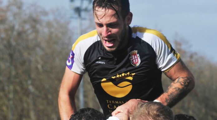 Caldas vence com reviravolta em oito minutos