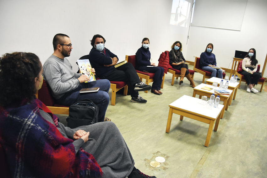 Biblioteca celebra aniversário aliando livros com  dança e música