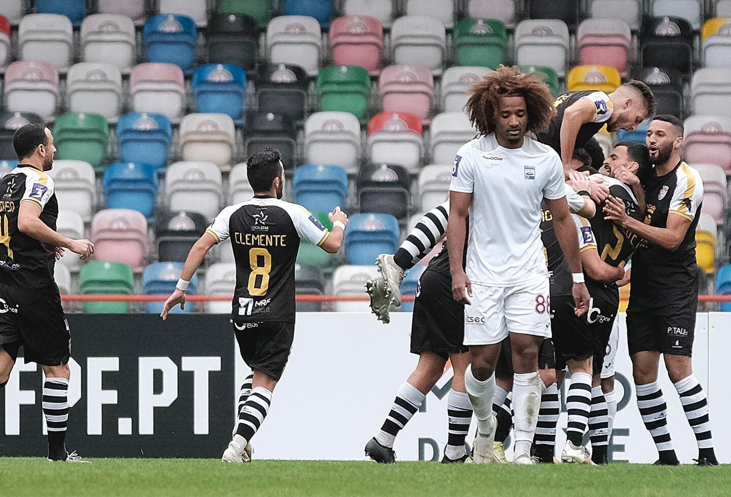 Caldas empata em casa do líder