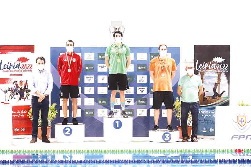 Natação: Francisco Santos bate recordes