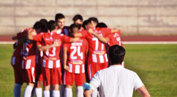 Futebol: Óbidos SC mantém ritmo de vitórias