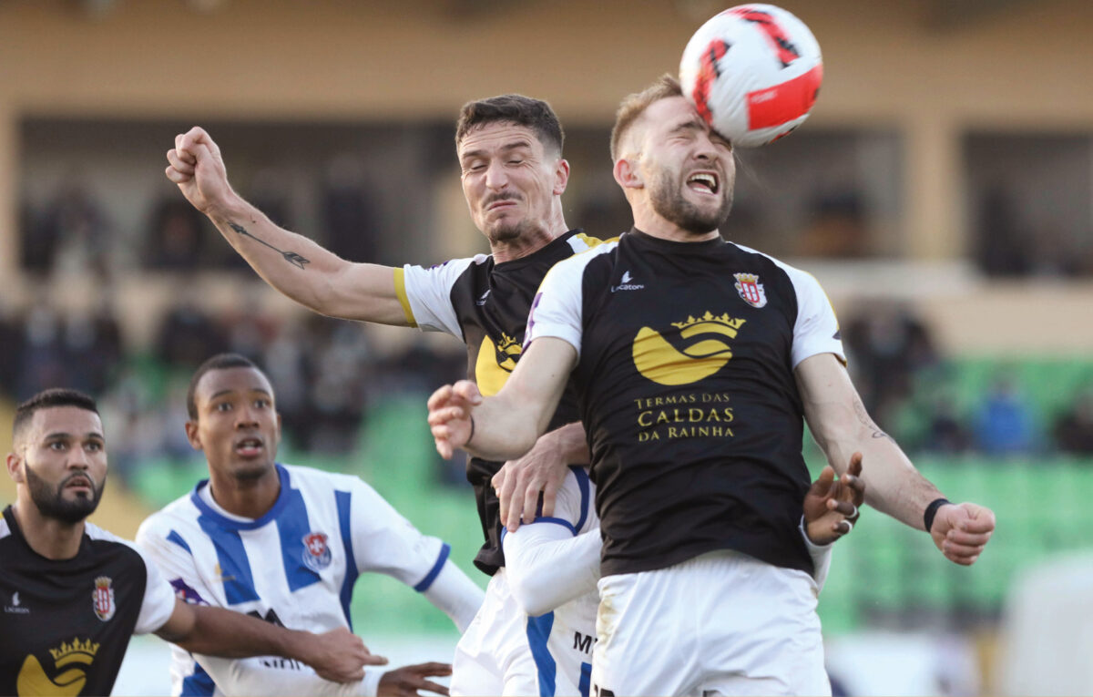 Futebol: Segunda parte salvou um ponto
