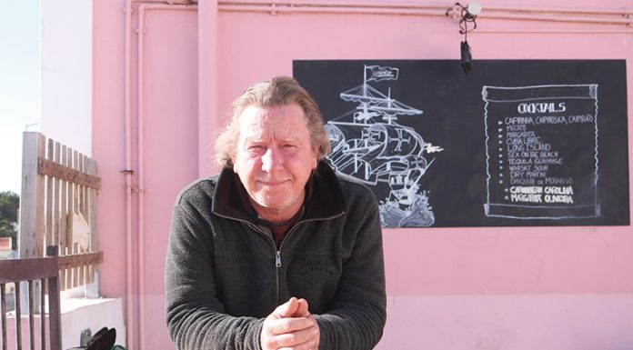 Britânico Simon Gotto abriu o bar Caravela na Foz do Arelho