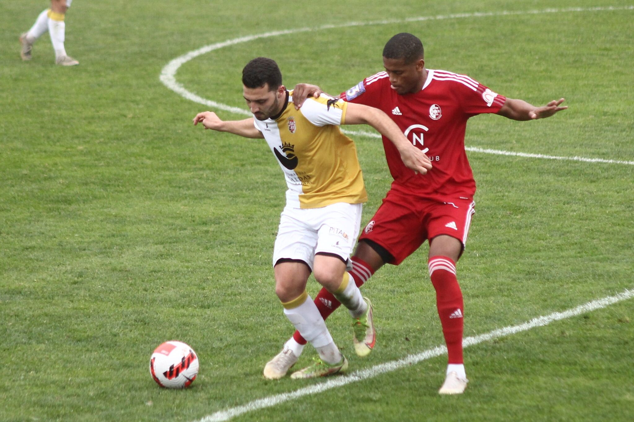 Caldas empata em Santarém