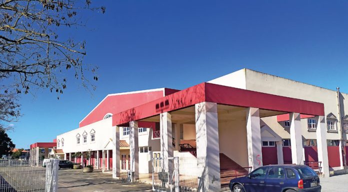 Obras na cobertura do Pavilhão Desportivo do Bombarral paradas