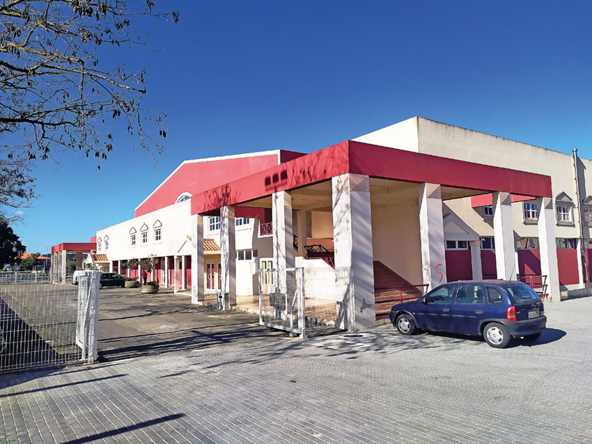 Obras na cobertura do Pavilhão Desportivo do Bombarral paradas