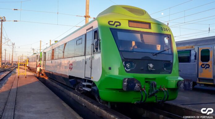 CP recupera carruagem que serviu a Linha do Oeste