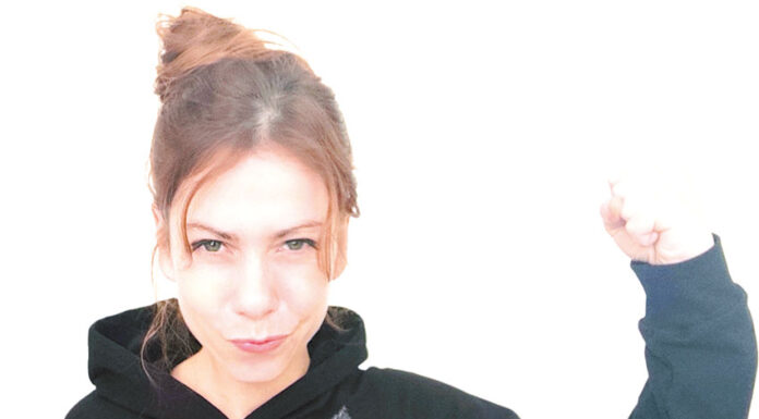 Inês Silva reaproveita toalhas de banho para fazer novas peças de roupa