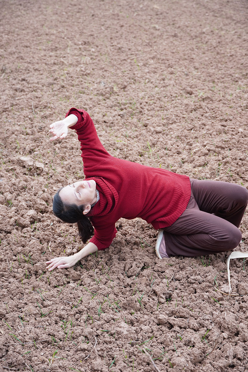 Bailarina mexicana assina performance em Cortém