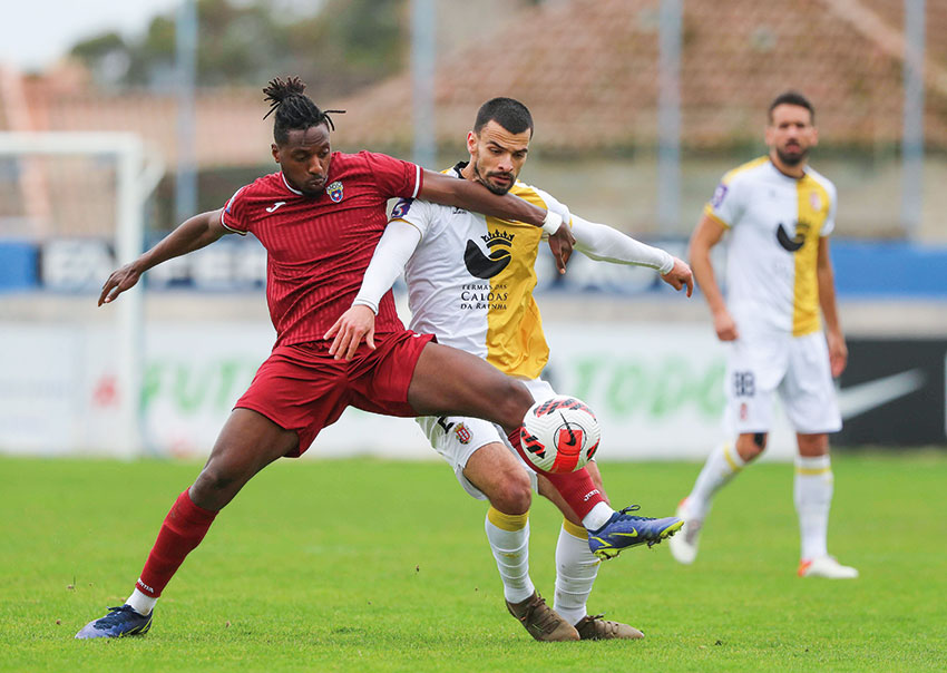 Futebol: João Sousa volta a ganhar ao Caldas
