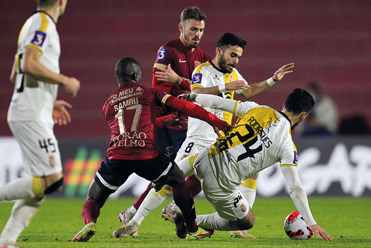 Futebol: Cícero decidiu dérbi do Oeste num canto