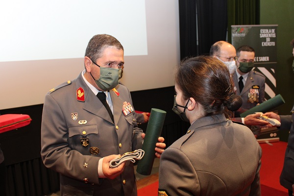Escola de Sargentos faz entrega  de prémios escolares
