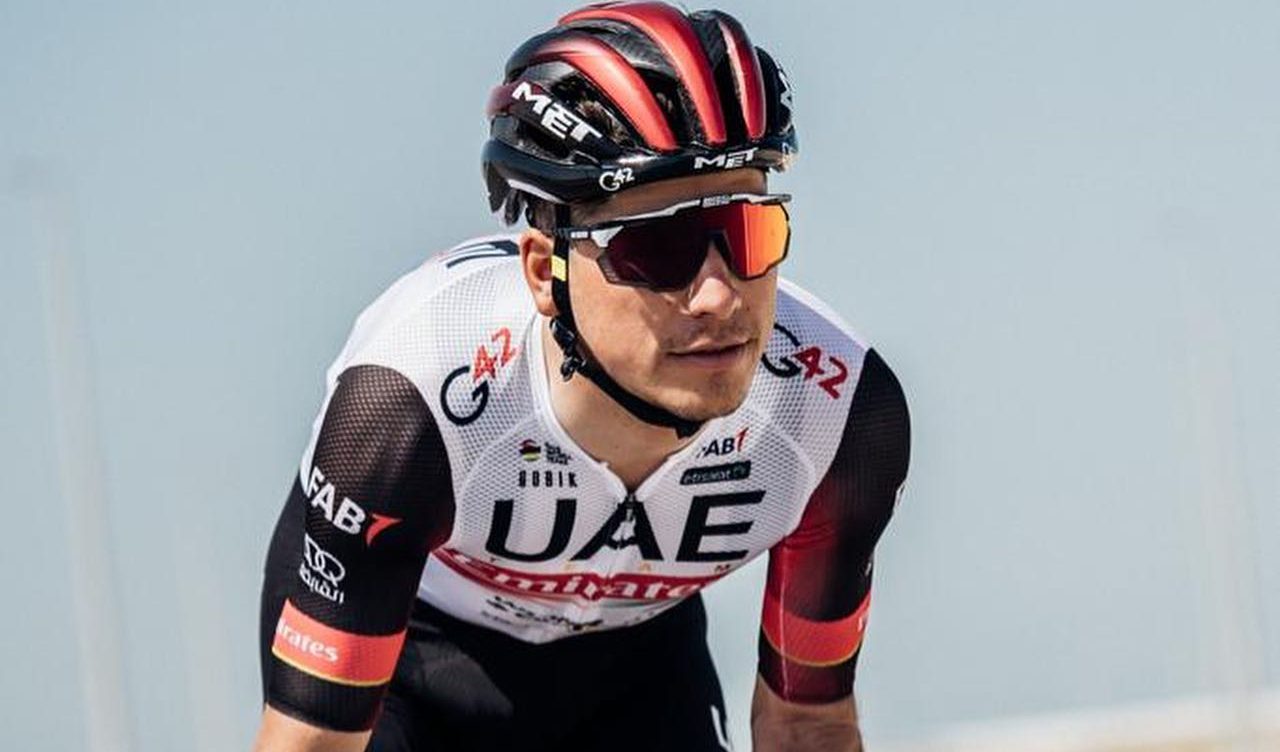Ciclismo: João Almeida sobe a 6º no UAE Tour
