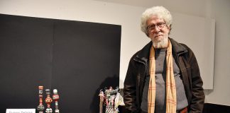 João Donato deixou a pesca artesanal para contar histórias de Moçambique em cerâmica