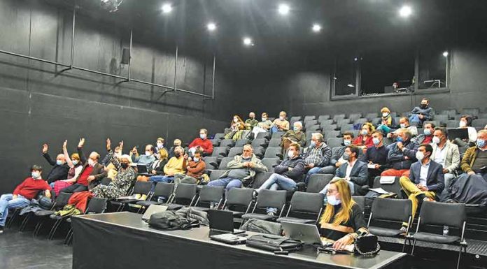 Bandeira ucraniana na Câmara das Caldas continua a não reunir consenso