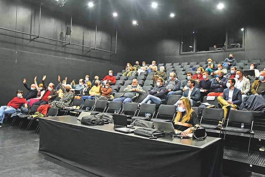 Bandeira ucraniana na Câmara das Caldas continua a não reunir consenso