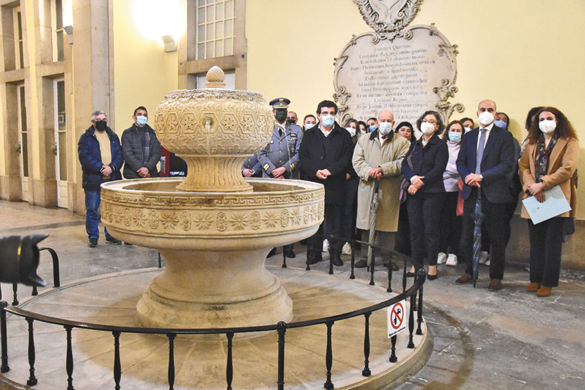 Várias fontes históricas foram reabilitadas e já deitam água