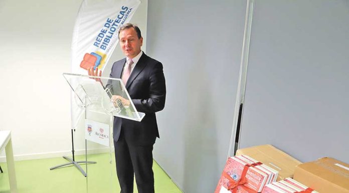 Alcobaça acolhe centro de distribuição de livros da UC