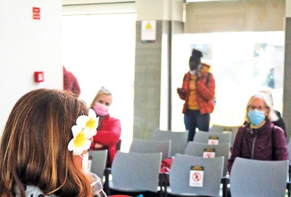 Alunos declamam poesia no TOMA e no terminal rodoviário das Caldas